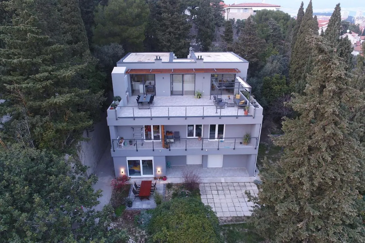 Amai Apartment Split