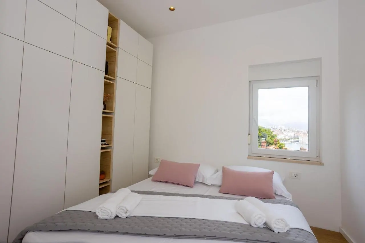 Amai Apartment Split