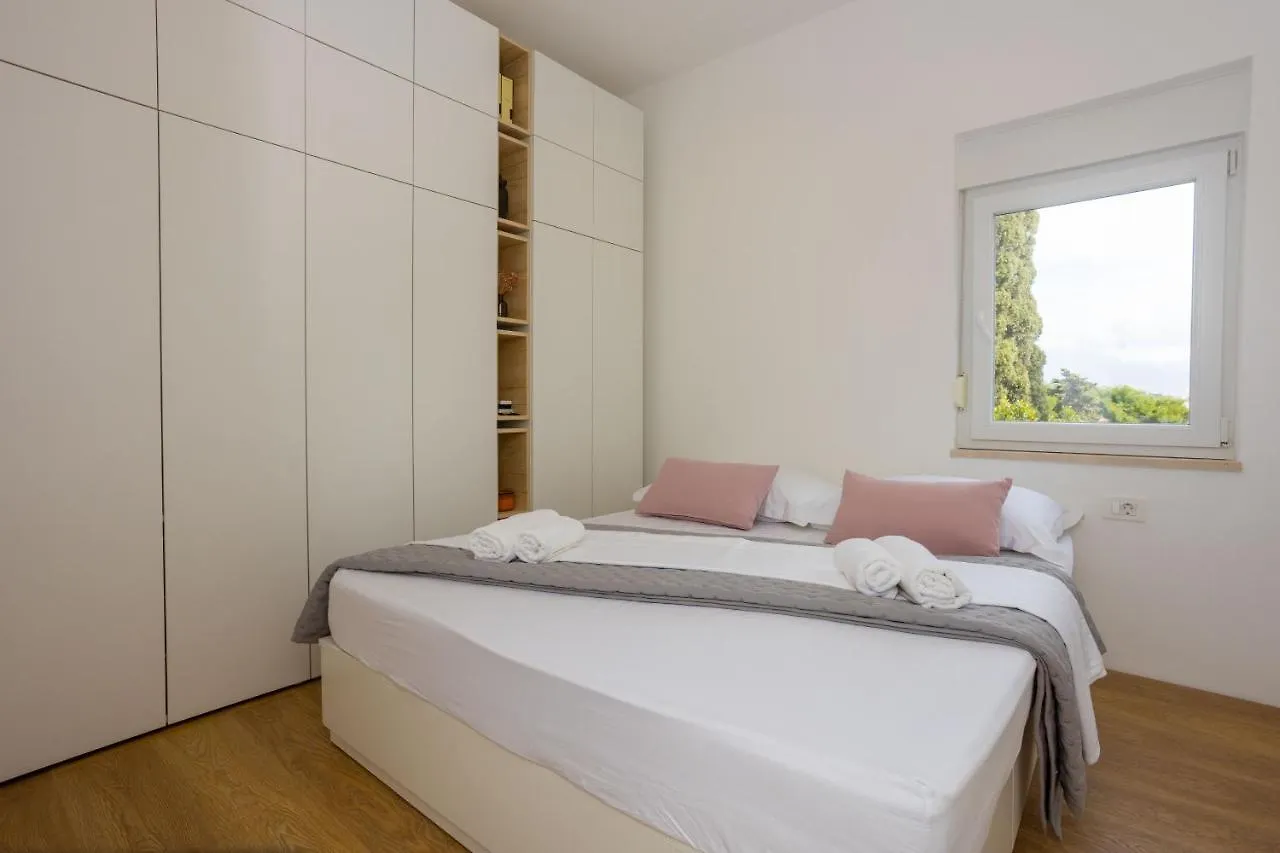 Amai Apartment Split