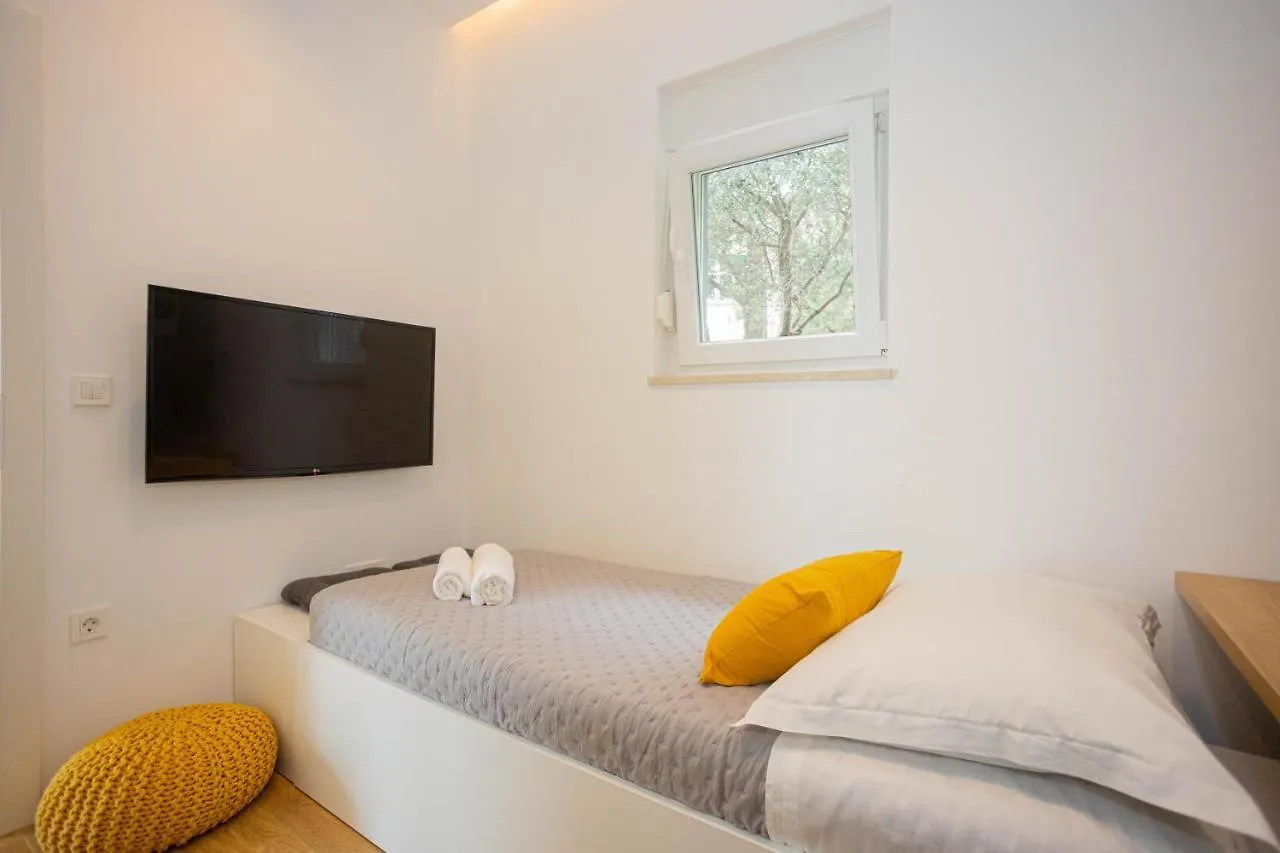 Amai Apartment Split
